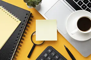 Modern Home Office Setup Imprime: Top view office desk composition with empty post it