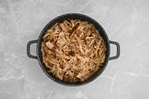 High Angle Food Photography Imprime: Top view of pulled pork in a large pan