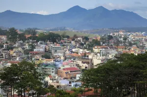 Southeast Asia Cityscape Imprime: View over the rooftops of Dalat