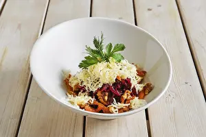 Beetroot Salad Imprime: Top view of salad with beetroot