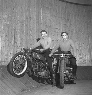 Vintage Motorcycle Stunts Imprime: Wall of death 1949
