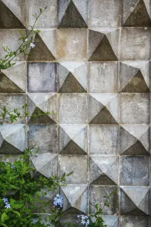 Deserted Structure Design Imprime: Wall pattern pyramid in shadow