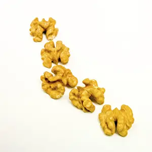 Deserted Walnut Scene Imprime: Walnuts on white background