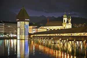 Central Europe Cityscape Imprime: Wassertum with light installation