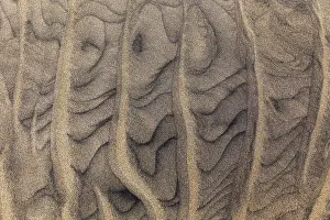 Undulating Surface Texture Imprime: Wave pattern, structures in the sand on the sandy beach