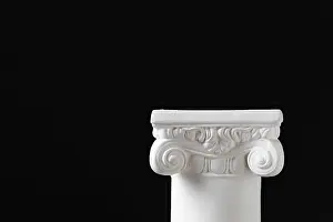 Dark Background Architecture Imprime: White ionic design column on dark background