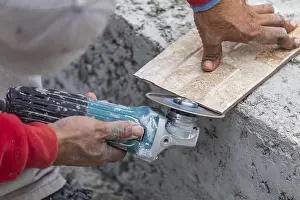 Mason Craftsman Work Imprime: Worker grinding corner tile for fitting