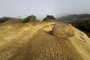 La Gomera Landscape Imprime: Yellow soil and rocks, erosion