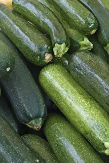 Empty Plate With Vegetables Imprime: Zucchini