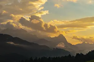 Bavaria Mountain Range Imprime: Zugspitzmassiv with dramatic cloud sky