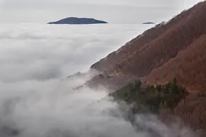 Cloudy Mountain Views Imprime: Landscape with clouds