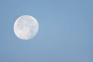 Clear Blue Sky Europe Imprime: Moon in close up