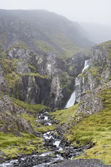 Icelandic Rock Formations Imprime: Waterfall