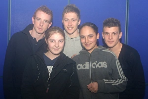 Group Of Friends Smiling Imprime: 05